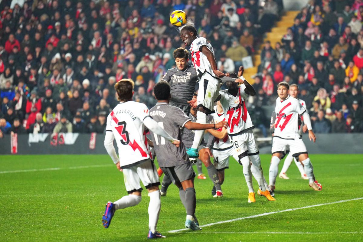 Andrei Rațiu, titular în Rayo Vallecano - Real Madrid