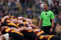 Momente dificile la un meci de rugby din Anglia! Un arbitru a fost lovit de minge și și-a pierdut cunoștința