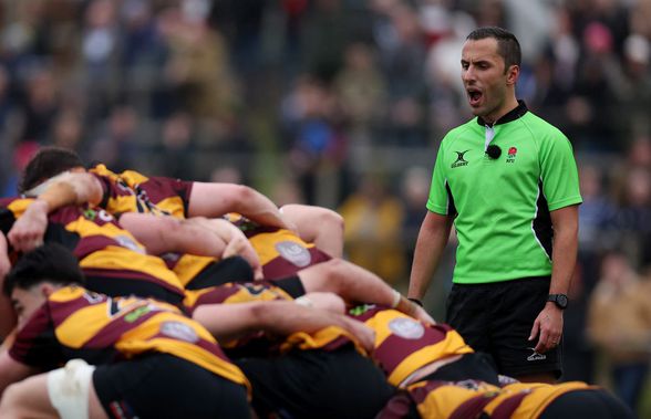 Momente dificile la un meci de rugby din Anglia! Un arbitru a fost lovit de minge și și-a pierdut cunoștința