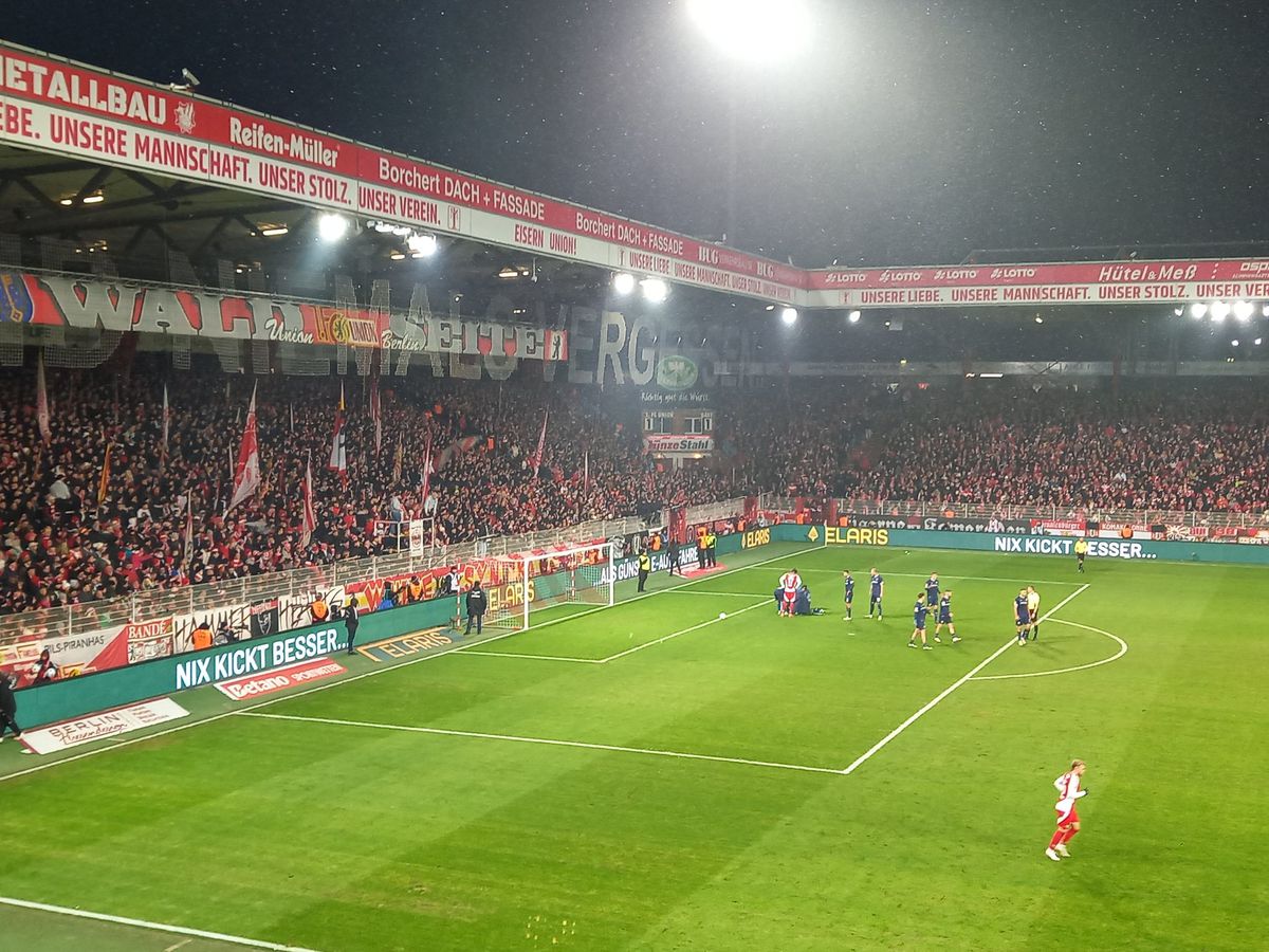 Decizie istorică în Bundesliga » Union Berlin - Bochum, decis la „masa verde”: 0-2 din cauza gestului prostesc al unui suporter