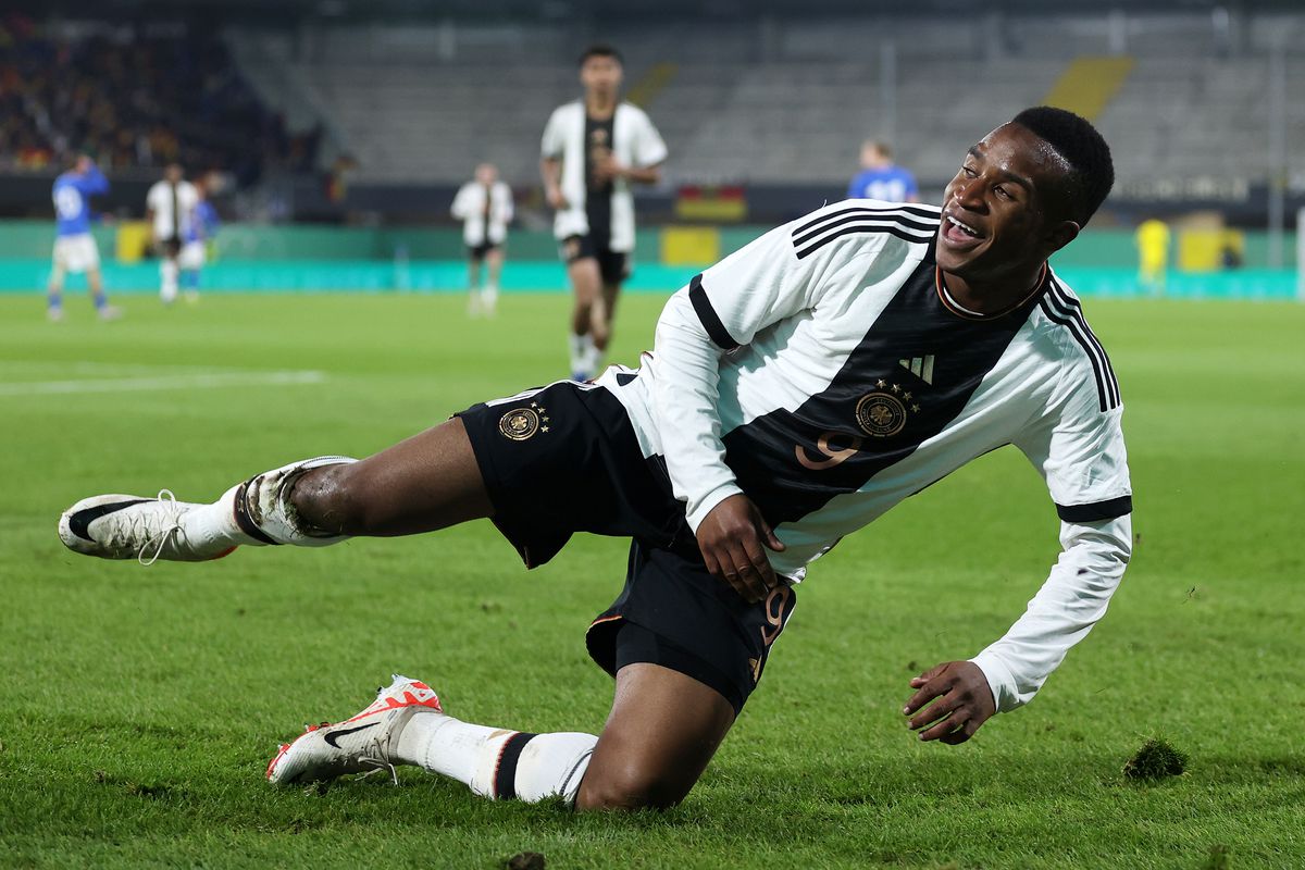 Presupusul tată al fotbalistului dezvăluie: „L-am întinerit în acte cu 4 ani”. Îl dă afară Borussia Dortmund?!