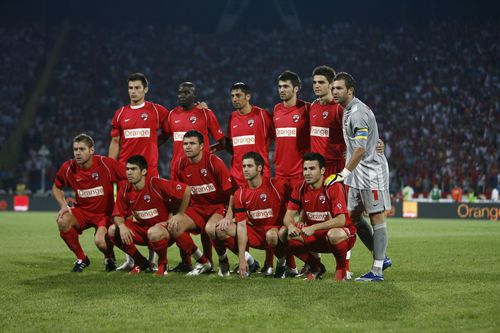 Imagine din celebrul Dinamo - Lazio 1-3, în care Vali Năstase a fost titular / FOTO: Arhivă GSP