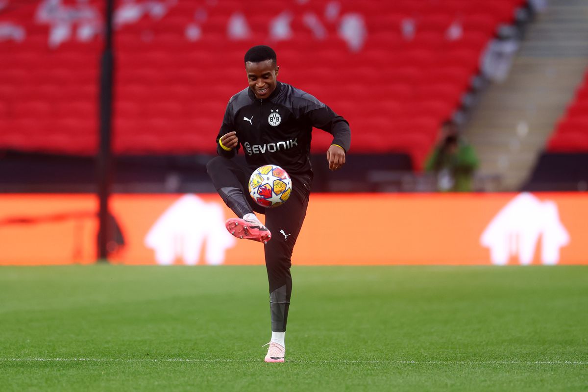 Presupusul tată al fotbalistului dezvăluie: „L-am întinerit în acte cu 4 ani”. Îl dă afară Borussia Dortmund?!