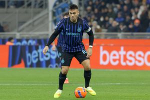 Echipele de start în Genoa - Inter » Nicolae Stanciu, doar rezervă în duelul cu Chivu