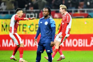 DINAMO-globus: „câinii” au halit nou-promovata și continuă invincibili asaltul la locul 1! VIDEO cu faza meciului