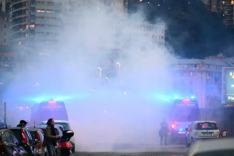 foto: AFP Haos înaintea duelului dintre Inter și echipa lui Dan Șucu! Ciocniri violente, mașini incendiate