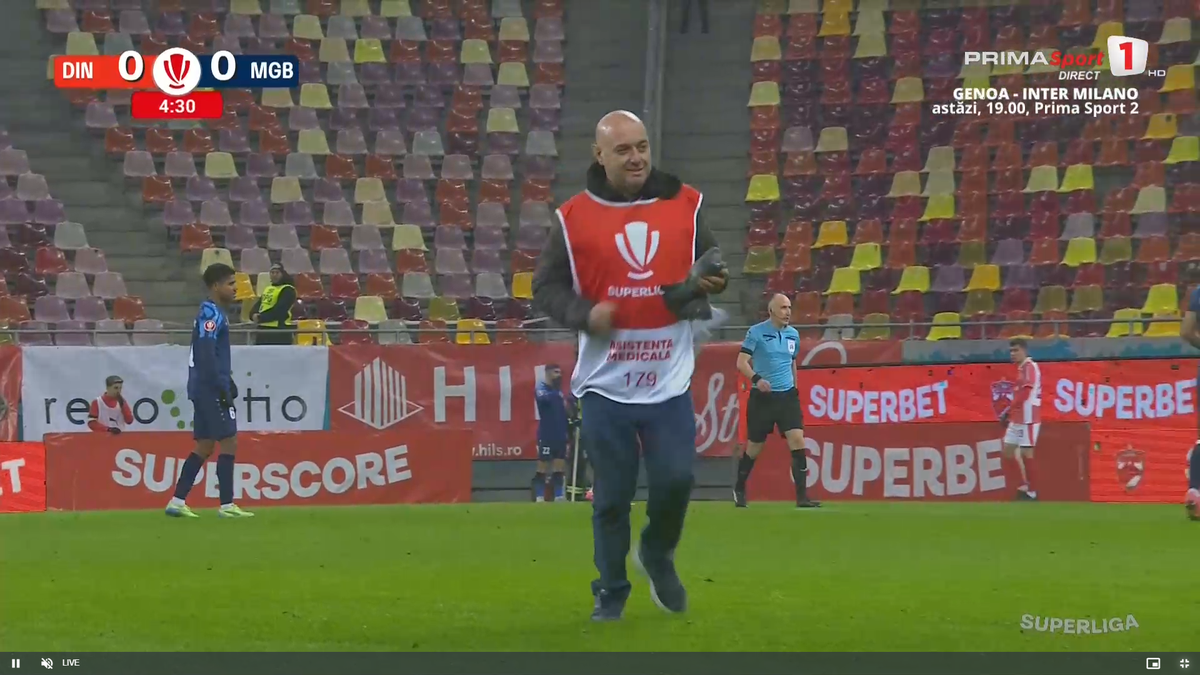 Scene rar văzute în timpul unui meci, la Dinamo - Metaloglobus » „Acum ai grijă ce faci cu el”