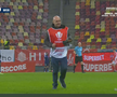 Scene rar văzute în timpul unui meci, la Dinamo - Metaloglobus » „Acum ai grijă ce faci cu el”