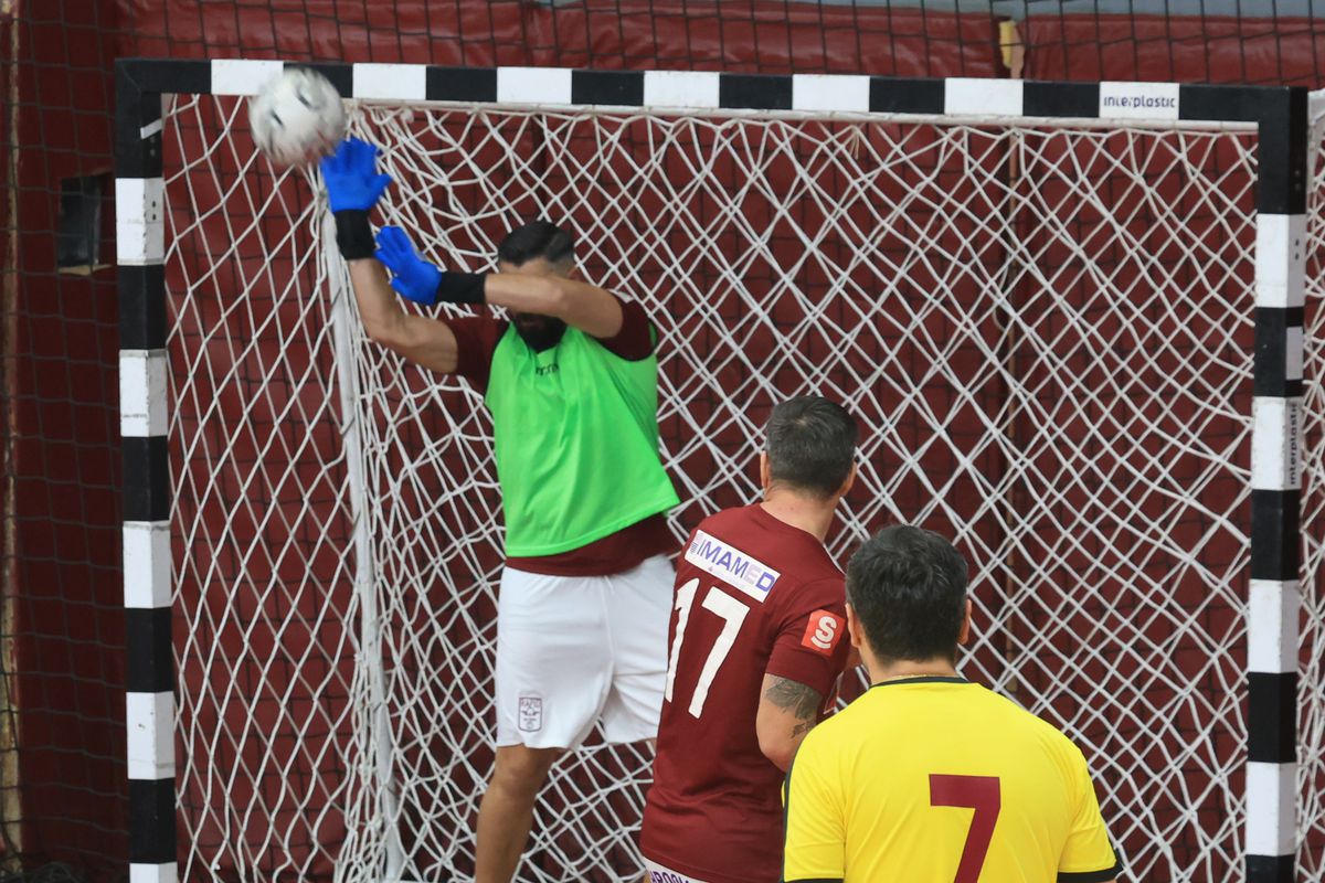 Eroii uitați ai Diviziei A, prezenți pe parchet » Au mii de meciuri în prima ligă, îi știi pe toți?