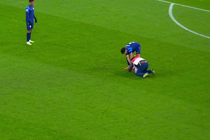 Scene rar văzute în timpul unui meci, la Dinamo - Metaloglobus » „Acum ai grijă ce faci cu el”