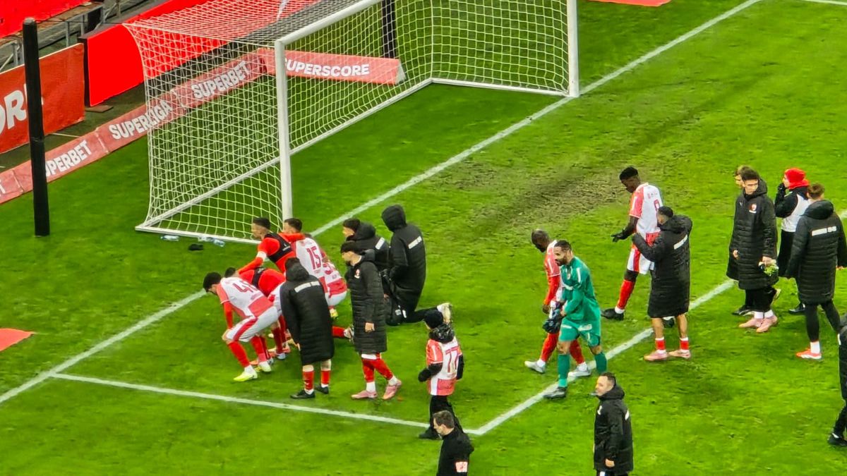 Ce s-a întâmplat pe gazon, imediat după Dinamo - Metaloglobus 4-0 » „Credem în tine”