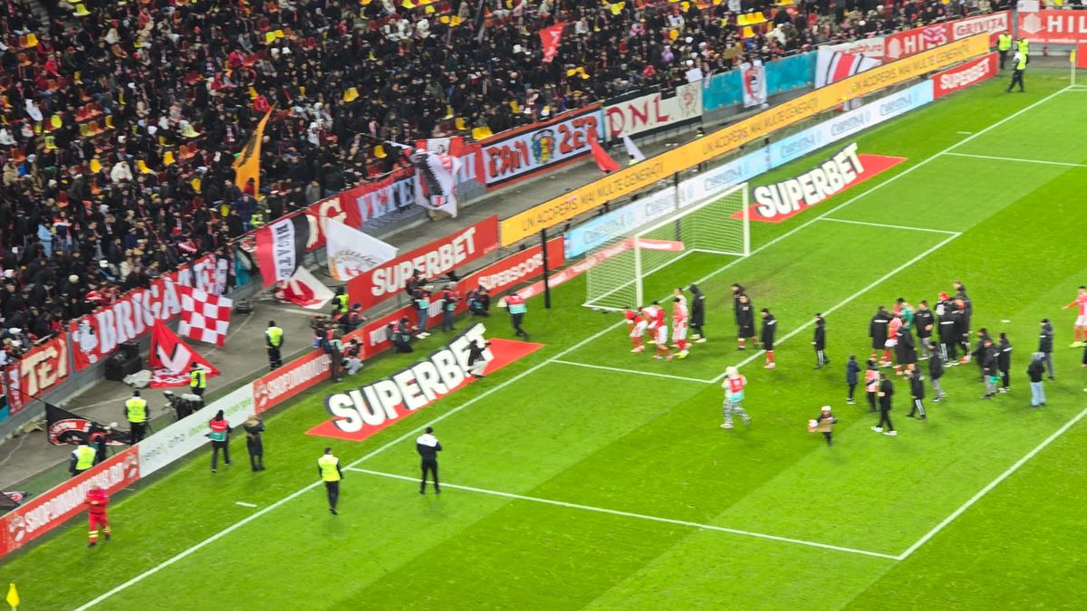 Ce s-a întâmplat pe gazon, imediat după Dinamo - Metaloglobus 4-0 » „Credem în tine”