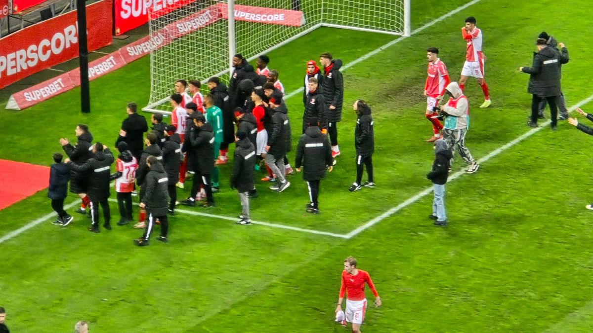 Ce s-a întâmplat pe gazon, imediat după Dinamo - Metaloglobus 4-0 » „Credem în tine”