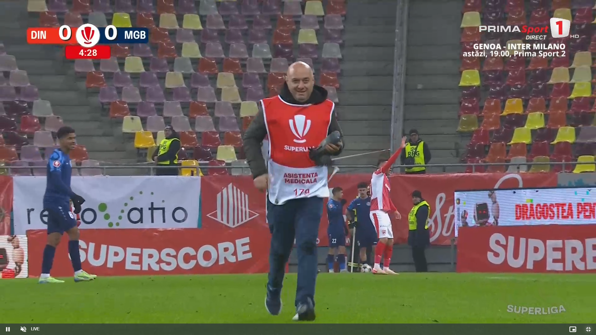 Scene rar văzute în timpul unui meci, la Dinamo - Metaloglobus » „Acum ai grijă ce faci cu el”