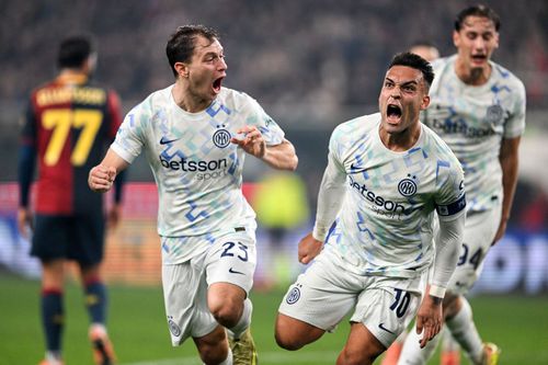 Lautaro Martinez exultă după ce înscrie al doilea gol al lui Inter pe terenul lui Genoa. Foto: Imago Images