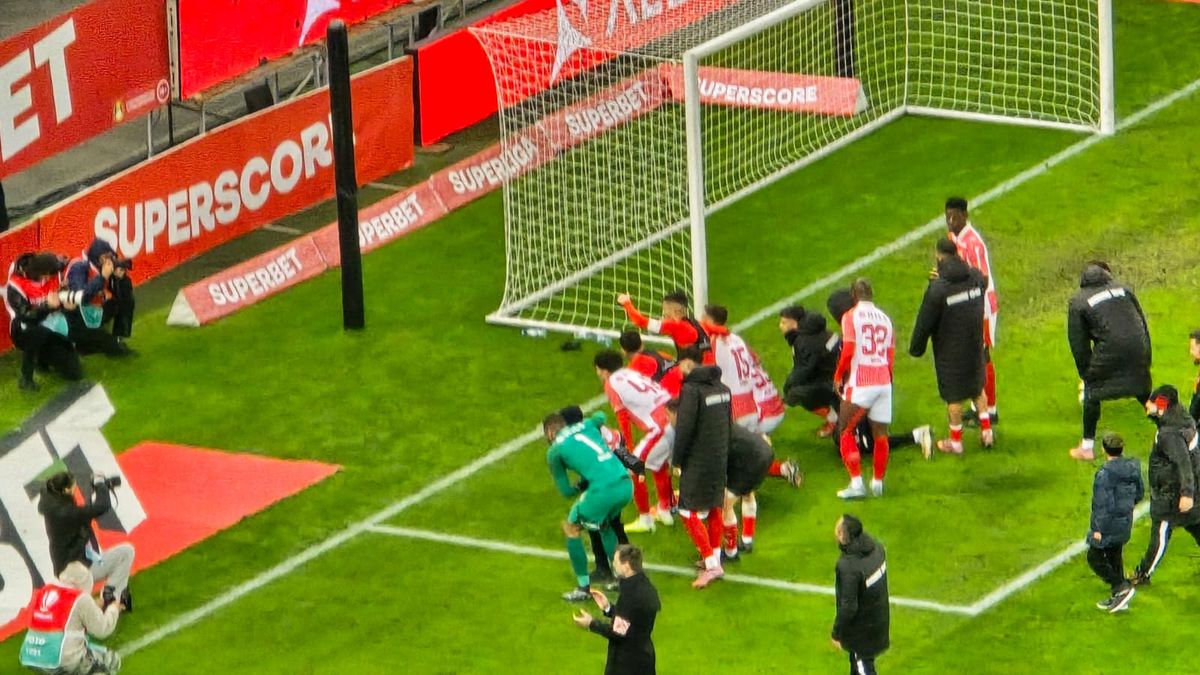 Ce s-a întâmplat pe gazon, imediat după Dinamo - Metaloglobus 4-0 » „Credem în tine”