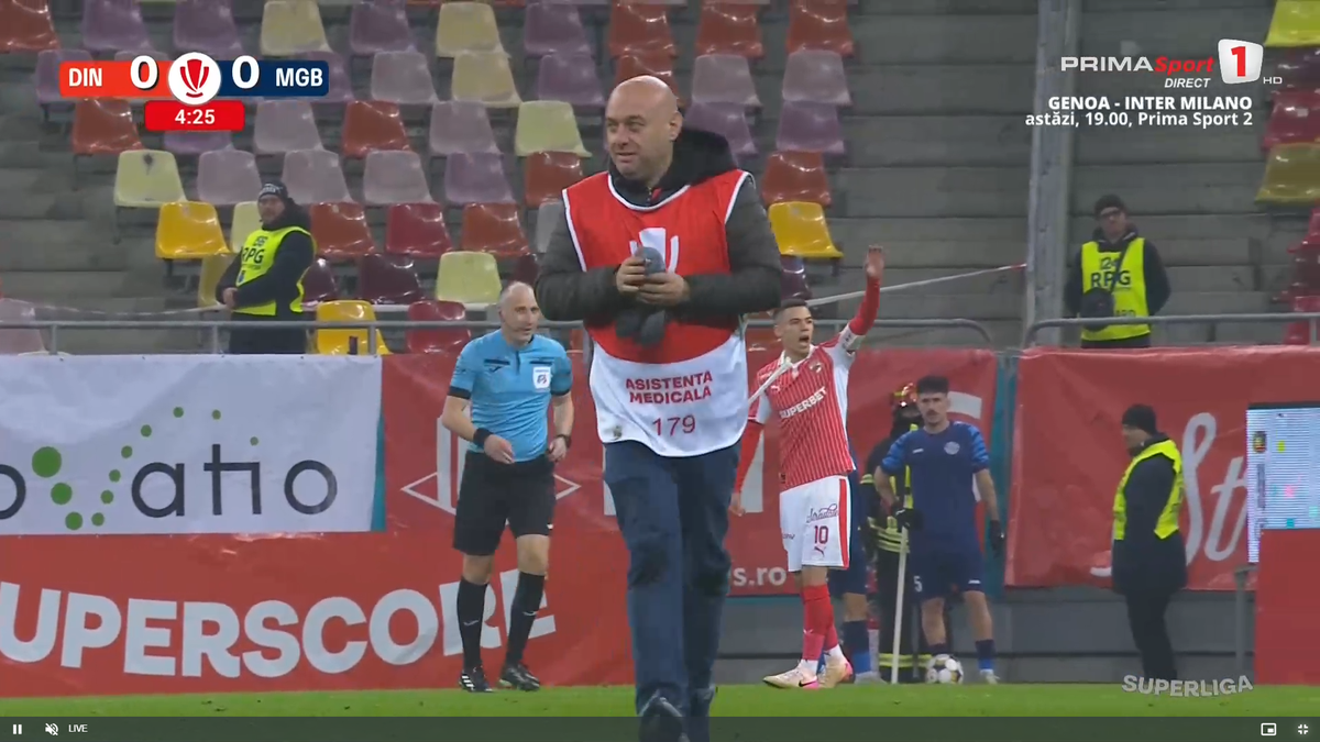 Scene rar văzute în timpul unui meci, la Dinamo - Metaloglobus » „Acum ai grijă ce faci cu el”