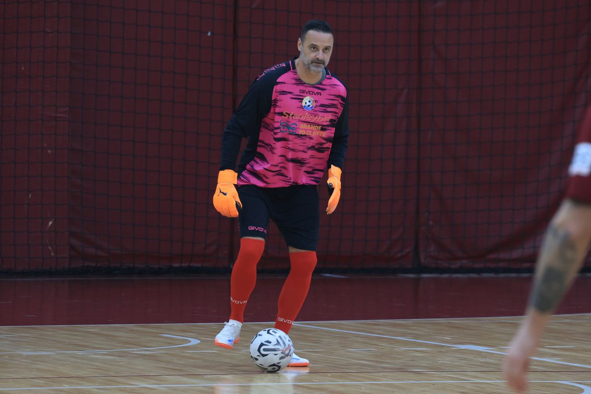 Eroii uitați ai Diviziei A, prezenți pe parchet » Au mii de meciuri în prima ligă, îi știi pe toți?