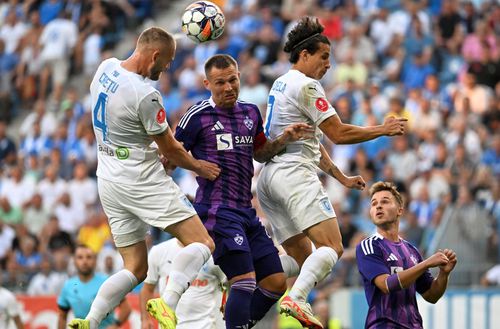 Luis Paradela, primul din dreapta, pleacă de la Universitatea Craiova/ foto Imago Images