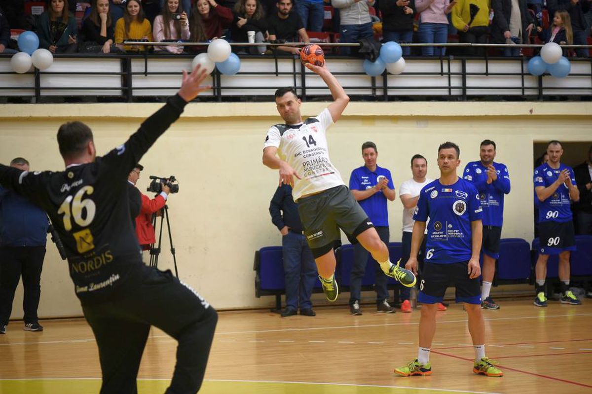 GALERIE FOTO Laurențiu Toma s-a retras » Spectacol de gală la ultimul meci al handbalistului
