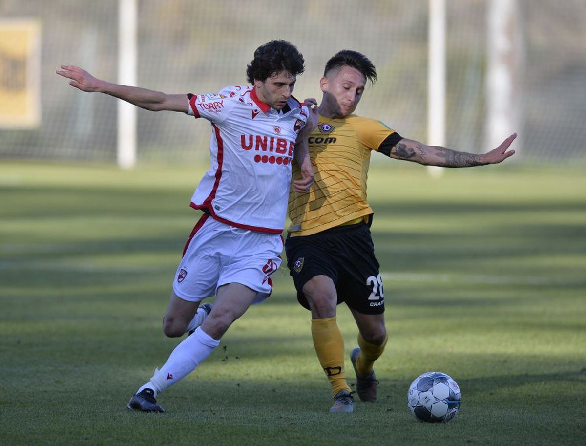 DINAMO // Ionel Dănciulescu, apariție inedită în cantonament! Oficialul „câinilor”, la fel ca Maradona