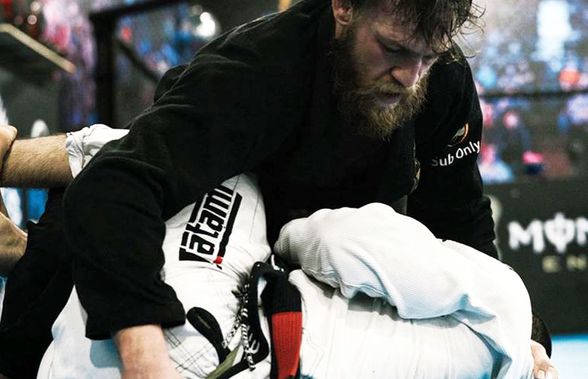 EXCLUSIV Povestea EXPLOZIVĂ a lui Ion Pascu, românul care se antrenează zilnic cu Conor McGregor: de la dinți zburați la lecții predate irlandezului la jujitsu!