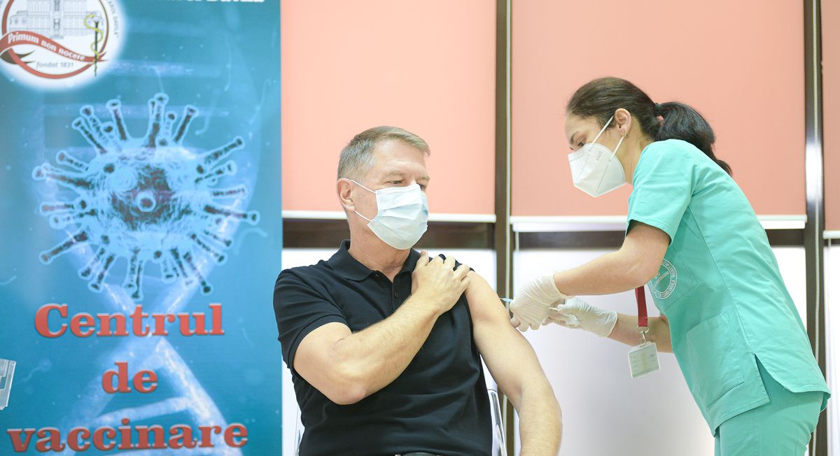 Iohannis a fost vaccinat