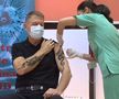 Glume în serie pe net, după ce Iohannis și-a arătat mușchii când a fost vaccinat împotriva coronavirusului