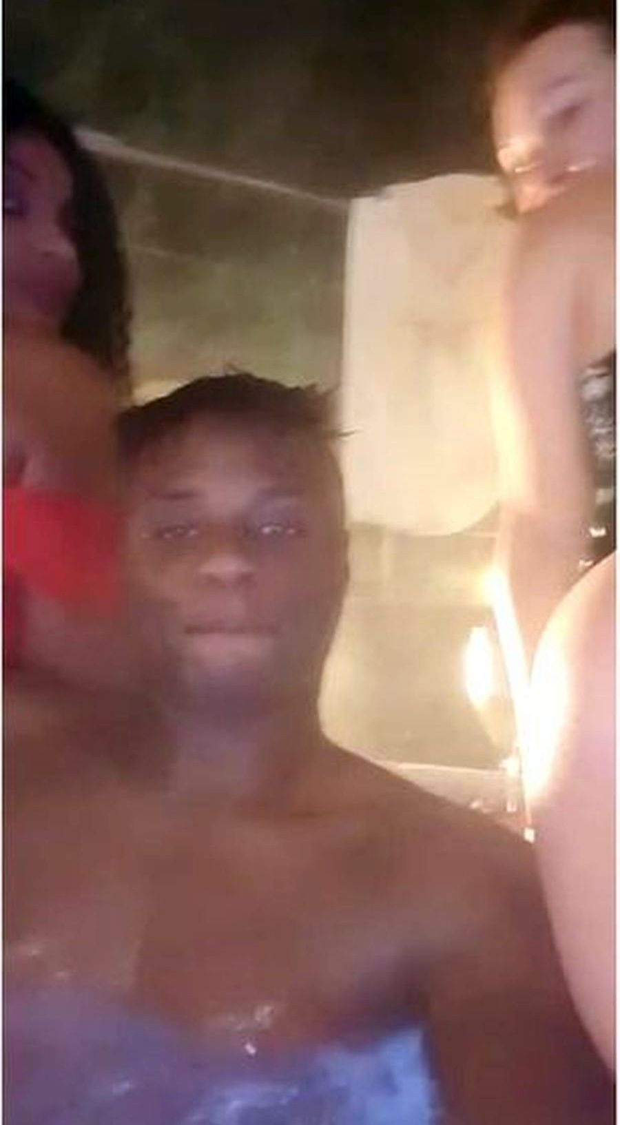 FOTO // UPDATE Magaye Gueye, reacție după petrecerea în jacuzzi cu două femei: „Cortacero mi-a făcut viața un calvar! Am semnat deja un nou contract”