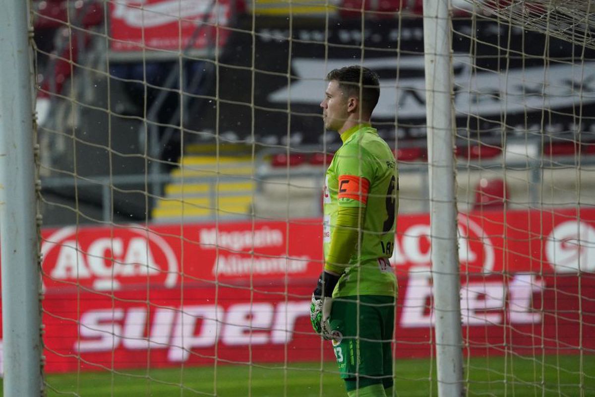 VIDEO. UTA - Viitorul 0-0 » Frig, ninsoare și puțin fotbal » Scor alb după un meci de uitat » Cum arată clasamentul