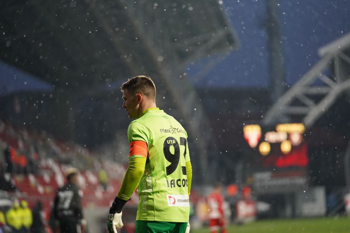 VIDEO. UTA - Viitorul 0-0 » Frig, ninsoare și puțin fotbal » Scor alb după un meci de uitat » Cum arată clasamentul