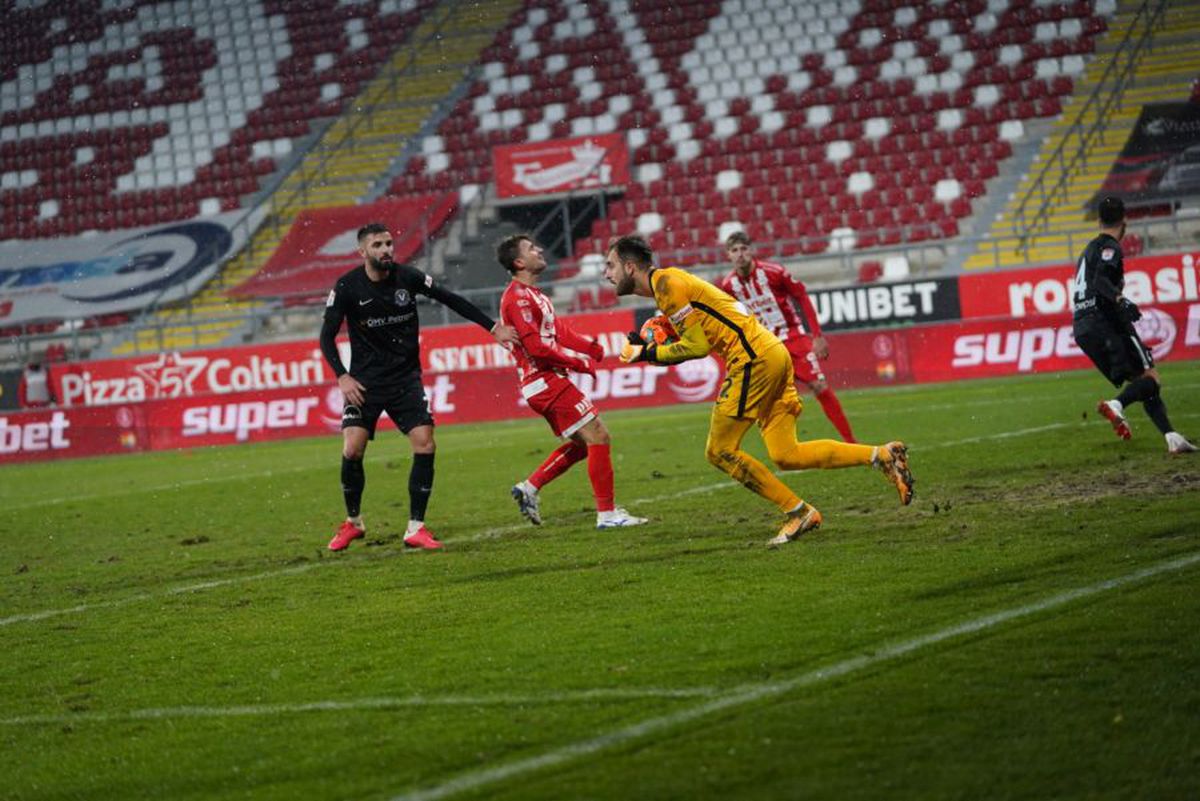 VIDEO. UTA - Viitorul 0-0 » Frig, ninsoare și puțin fotbal » Scor alb după un meci de uitat » Cum arată clasamentul