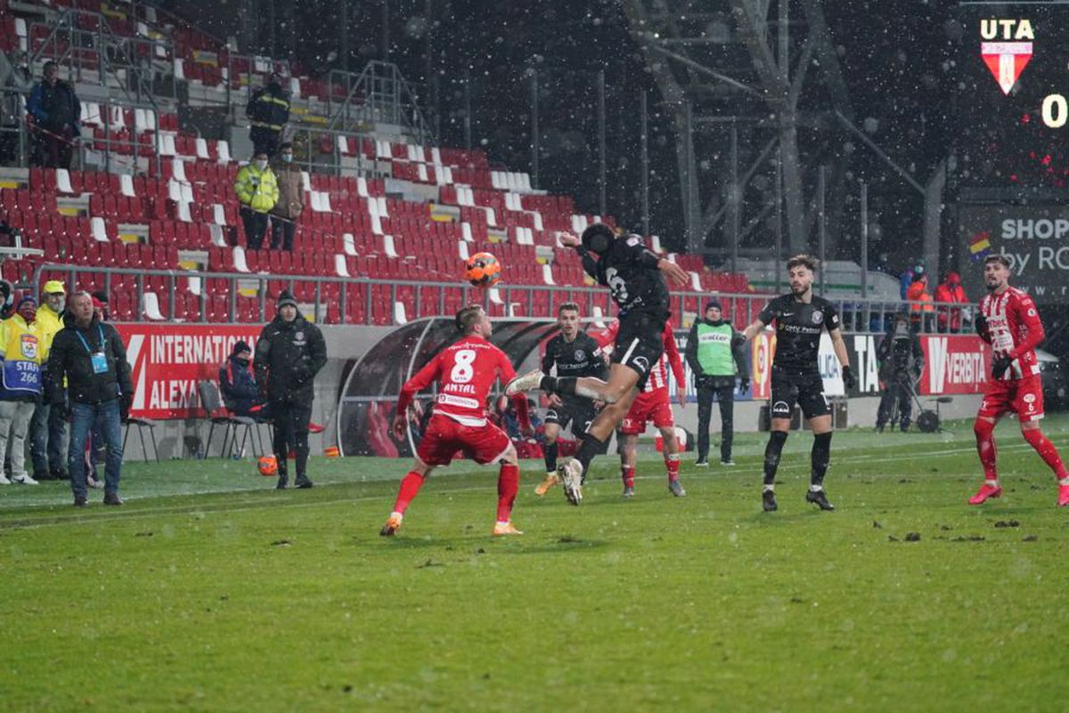 VIDEO. UTA - Viitorul 0-0 » Frig, ninsoare și puțin fotbal » Scor alb după un meci de uitat » Cum arată clasamentul