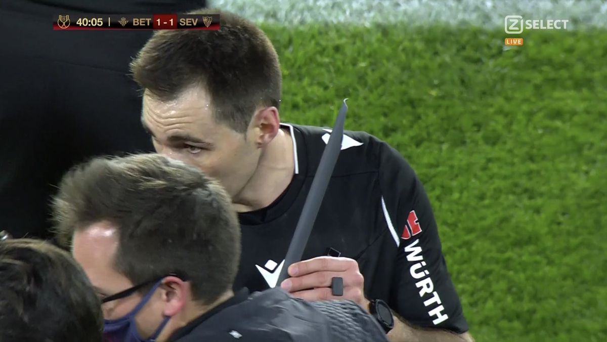 Derbi Sevillano, SUSPENDAT! Fekir a înscris din corner, apoi un jucător a fost lovit în cap cu un obiect aruncat din tribune, iar meciul oprit!