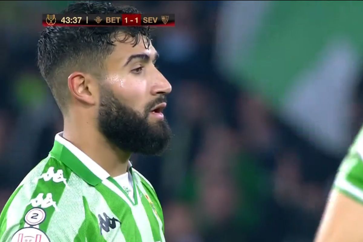 Scandalul continuă la Betis - Sevilla » Antrenorul, acuzat că i-a cerut jucătorului să simuleze că îi este rău!