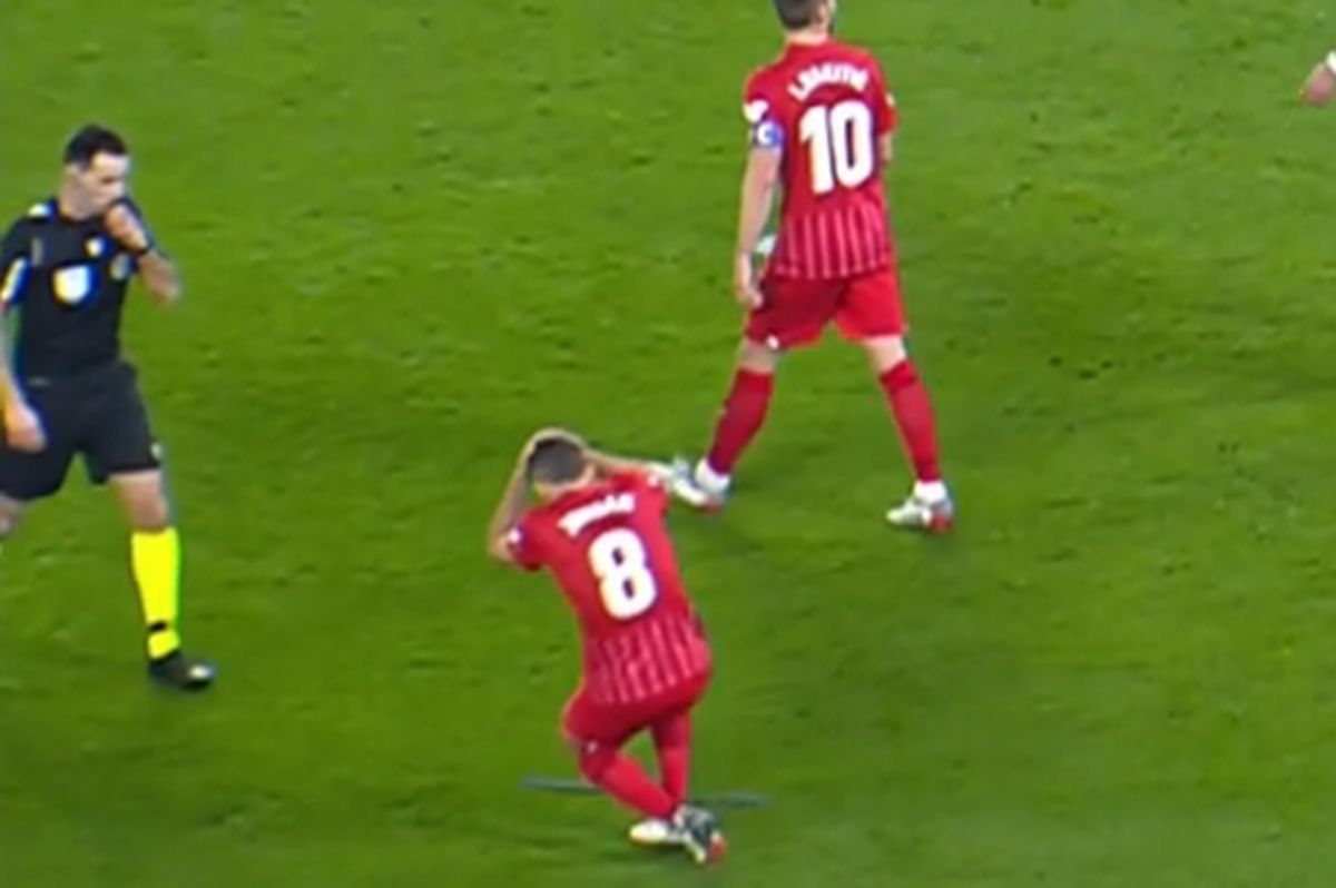 Derbi Sevillano, SUSPENDAT! Fekir a înscris din corner, apoi un jucător a fost lovit în cap cu un obiect aruncat din tribune, iar meciul oprit!