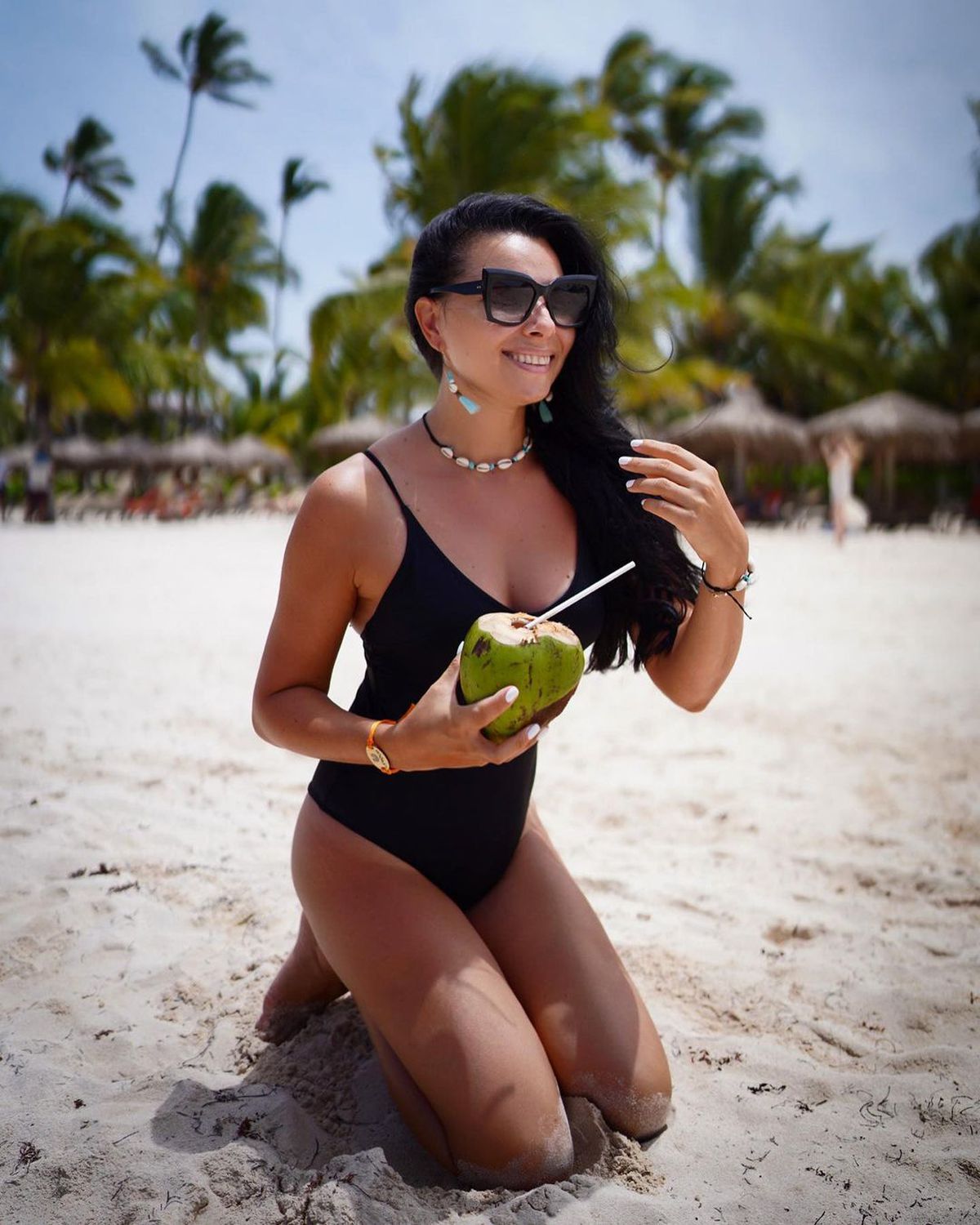 Corina Caragea, vacanță exotică în Bali » Fotografii spectaculoase la plajă