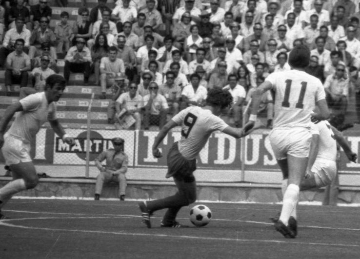 Florea Dumitrache,  în meciul contra Angliei (1970). Foto: Arhiva GSP