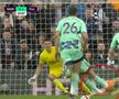 Fază incredibilă în Premier League » S-a făcut de râs la executarea penalty-ului inventat și arbitrul i-a anulat golul!