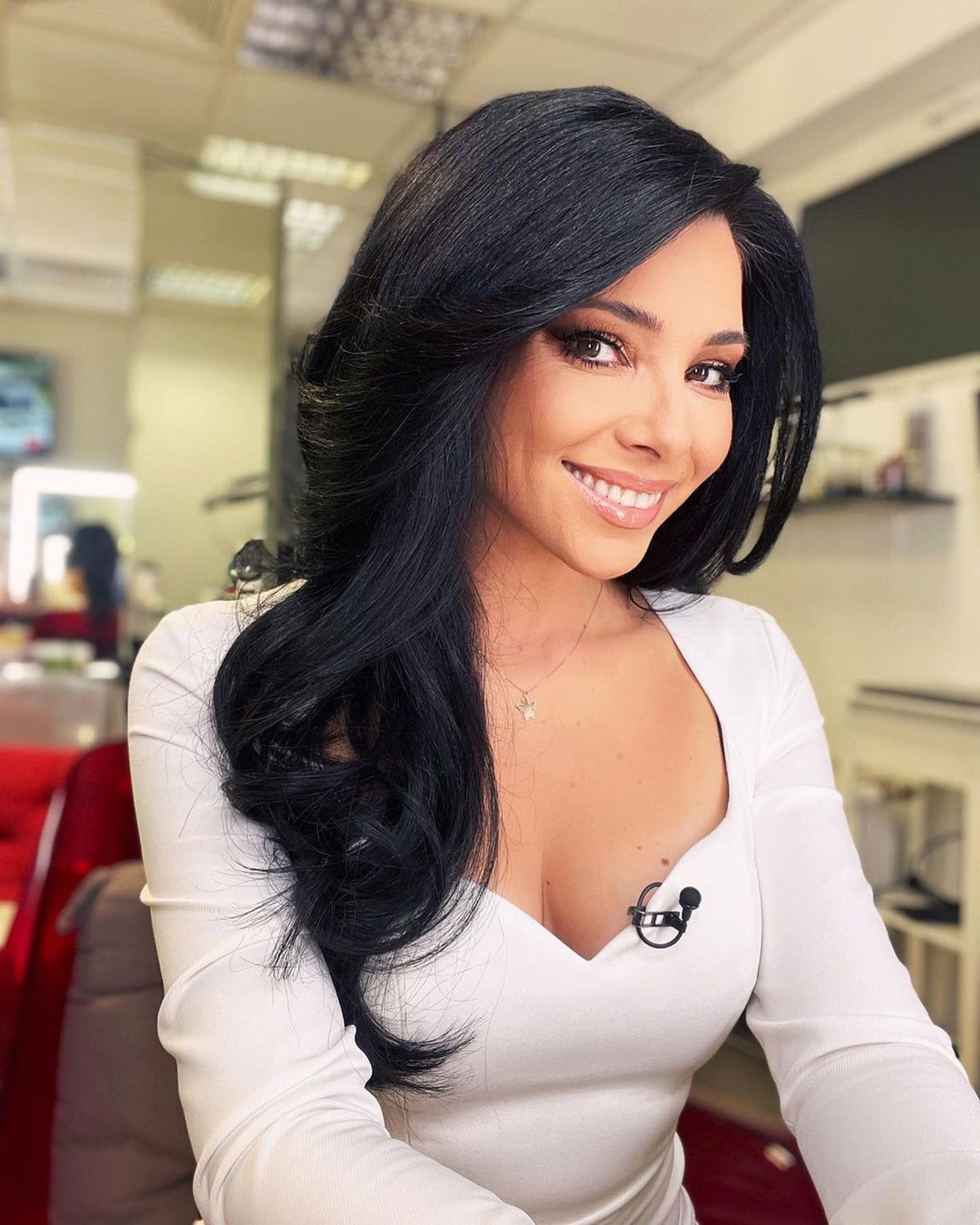 Corina Caragea a ajuns la Munchen! Într-o fustă scurtă, prezentatoarea de la Pro TV a făcut furori înainte de meciul România - Ucraina