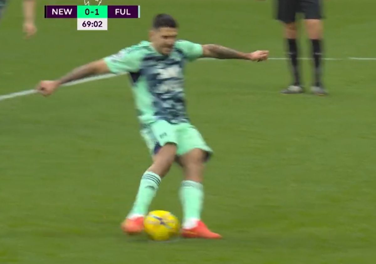 Fază incredibilă în Premier League » S-a făcut de râs la executarea penalty-ului inventat și arbitrul i-a anulat golul!