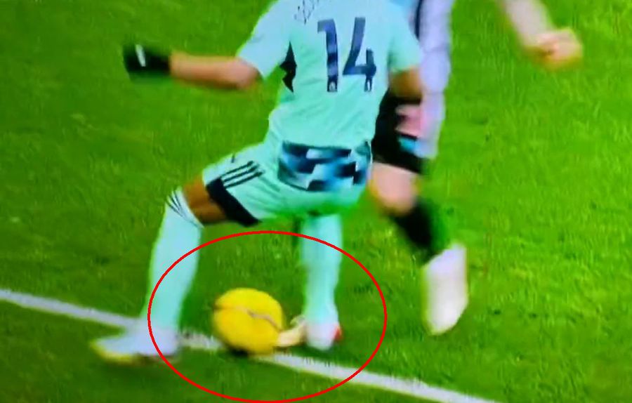Fază incredibilă în Premier League » S-a făcut de râs la executarea penalty-ului inventat și arbitrul i-a anulat golul!
