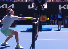 Stefanos Tsitsipas, lovitura zilei la Australian Open » A câștigat punctul deși mingea era în jumătatea adversarului
