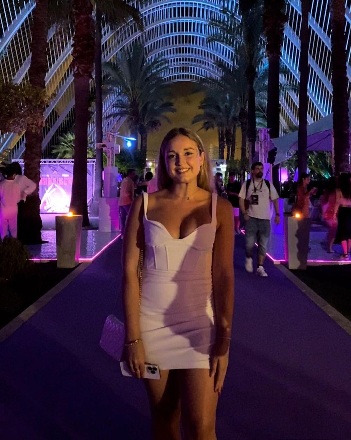 Strănepoata lui Ferenc Puskas, apariție răvășitoare la gala „The Best FIFA Football Awards” » A eclipsat cel mai frumos gol al anului :D