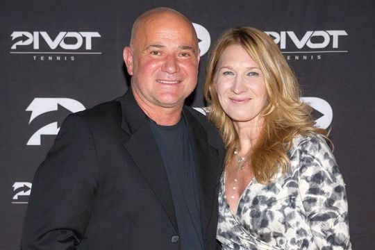 Andre Agassi și Steffi Graf vin în România