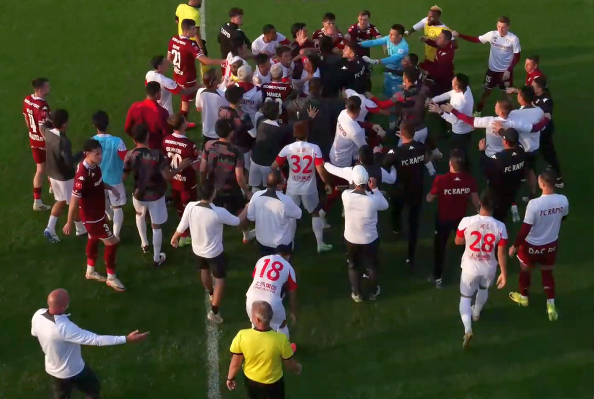 Scandal imens în ultimul amical al Rapidului » Au sărit la bătaie după un fault dur: l-au luat de gât pe un fotbalist giuleștean