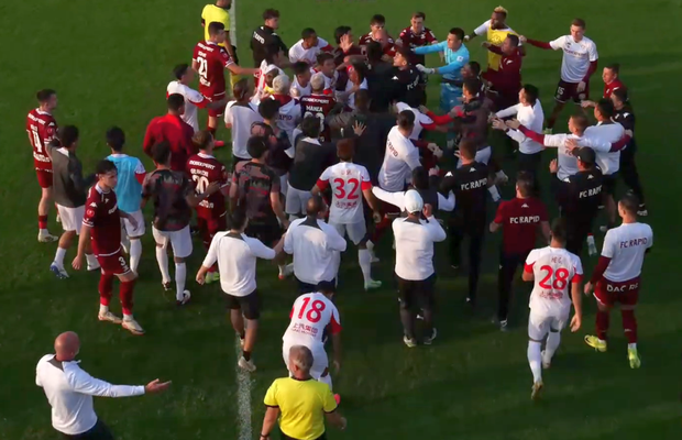 Scandal imens în ultimul amical al Rapidului » Au sărit la bătaie după un fault dur: l-au luat de gât pe un fotbalist giuleștean