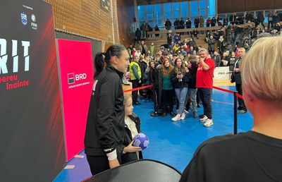 Coadă enormă pentru Cristina Neagu la Iași! » Decizie radicală: „Nu voi mai activa în sport. Voi căuta un alt domeniu, mai puțin stresant”