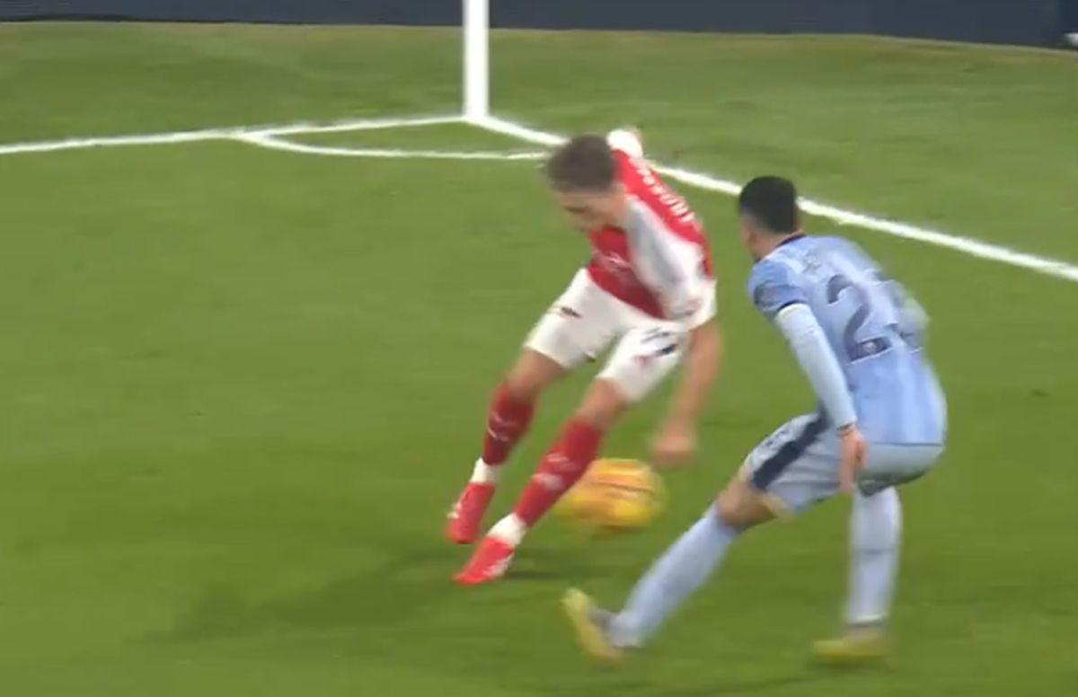 Fază uluitoare în Arsenal - Tottenham: l-a accidentat din dribling pe colegul lui Drăgușin!