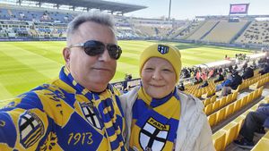 Ei sunt singurii români care au abonament la Parma: „Strigăm, țipăm, ne agităm, fluturăm tricolorul pentru Man și Mihăilă” + Episod hazliu cu Ancelotti: „L-am ținut pe la uși!”